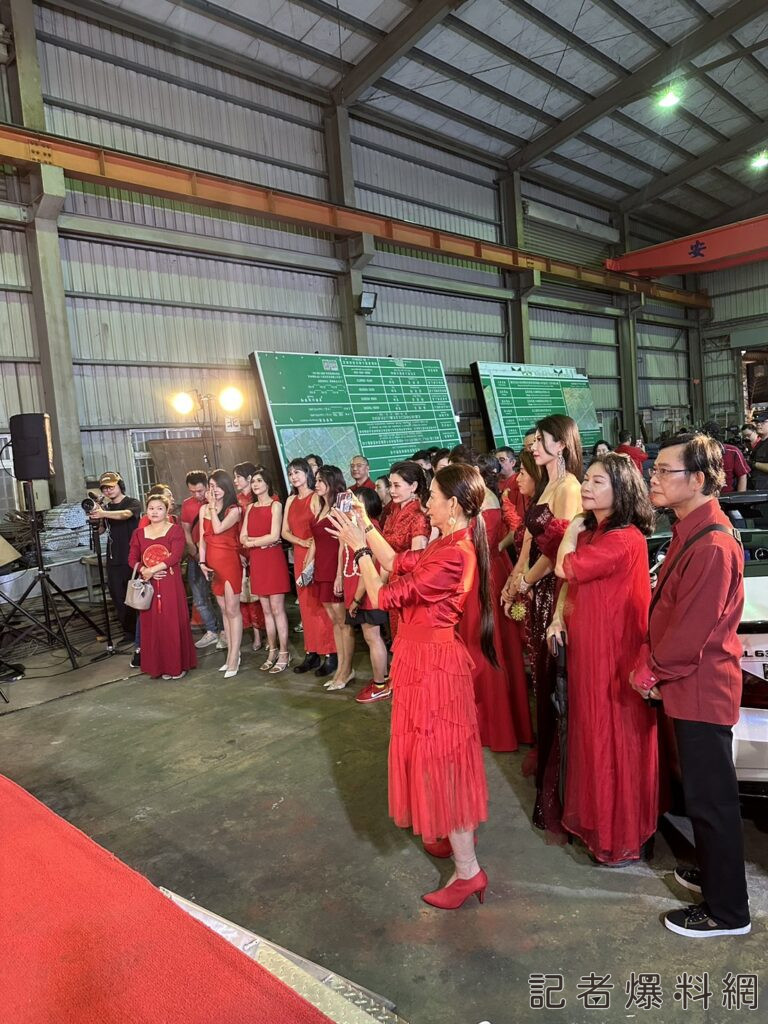 「無極武恩聖宮-武恩觀心」與丰王爺「時尚鳳璇軍」聯合舉辦的「媽祖紅時尚派對-快閃團拜」。無極武恩聖宮提供