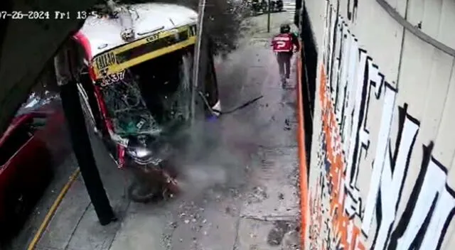 影／1死31傷！祕魯公車爆衝「1人慘被夾」重傷亡　外送員奇蹟閃過　