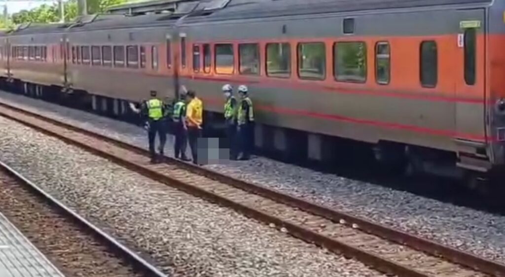 （有片）更新／台鐵苗栗站事故！　旅客落軌遭自強號撞上當場死亡　