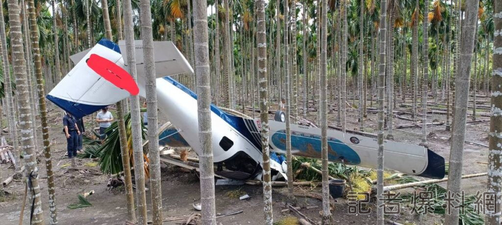 快訊／屏東輕航機嚴重事故！飛機「倒栽蔥」迫降竹林　教練、女乘客2傷送醫