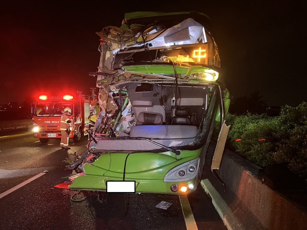 （有片）國道1號彰化路段連環車禍！　4車相撞大貨車翻覆7人受傷