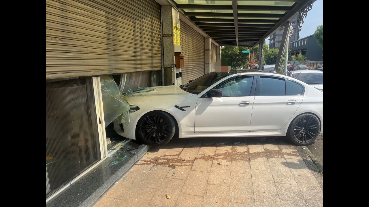 BMW「林口甩尾」失控打滑撞進診所　駕駛自承操作不慎肇事