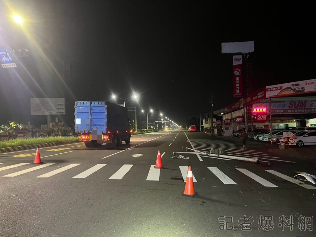 影/大貨車捲起因車禍掉落之電線 台南1警遭絆倒後腦重傷昏迷搶救後清醒