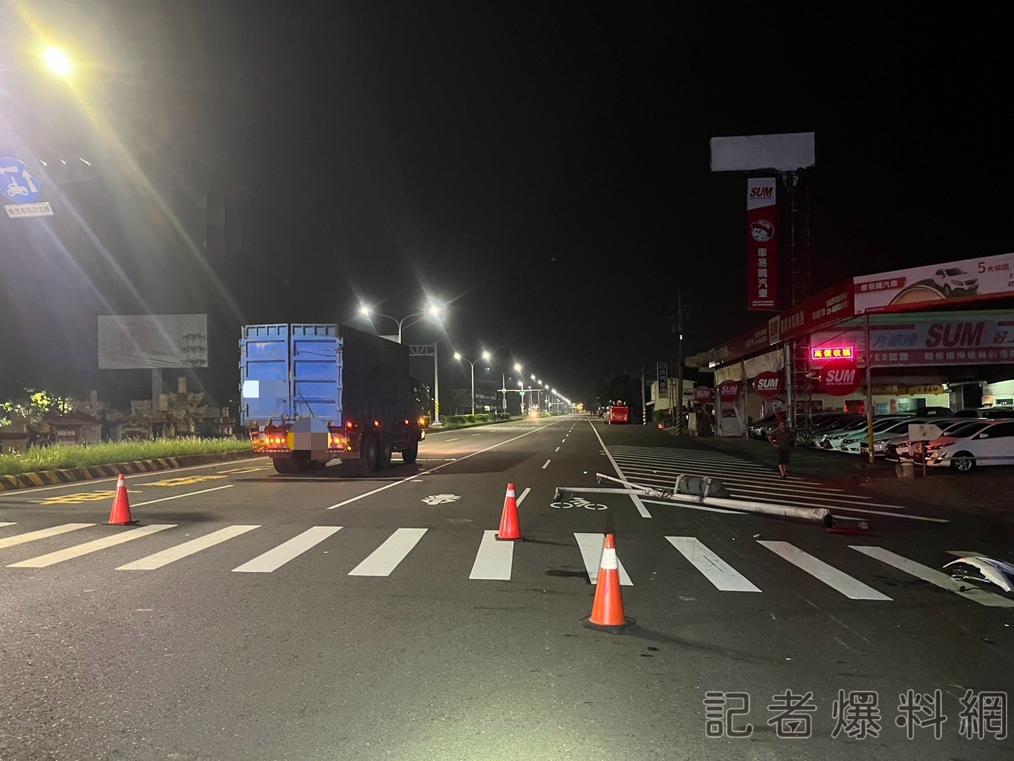 大貨車捲起因車禍掉落之電線 台南1警遭絆倒後腦重傷昏迷搶救後清醒