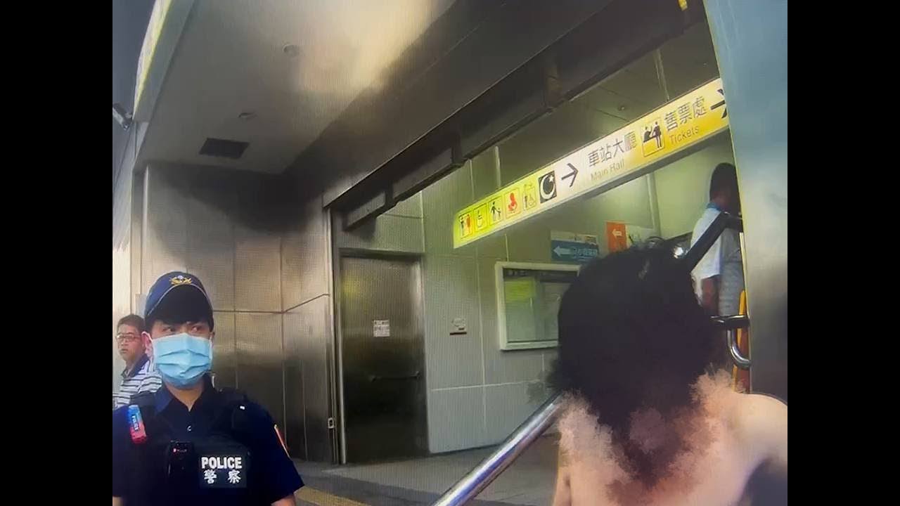 火車站外脫衣閒晃！桃園男喝醉酒　見警到場高喊「是！」