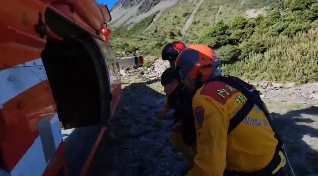 （有片）登山肺水腫呼吸喘肢體無力　空勤直升機救援送醫