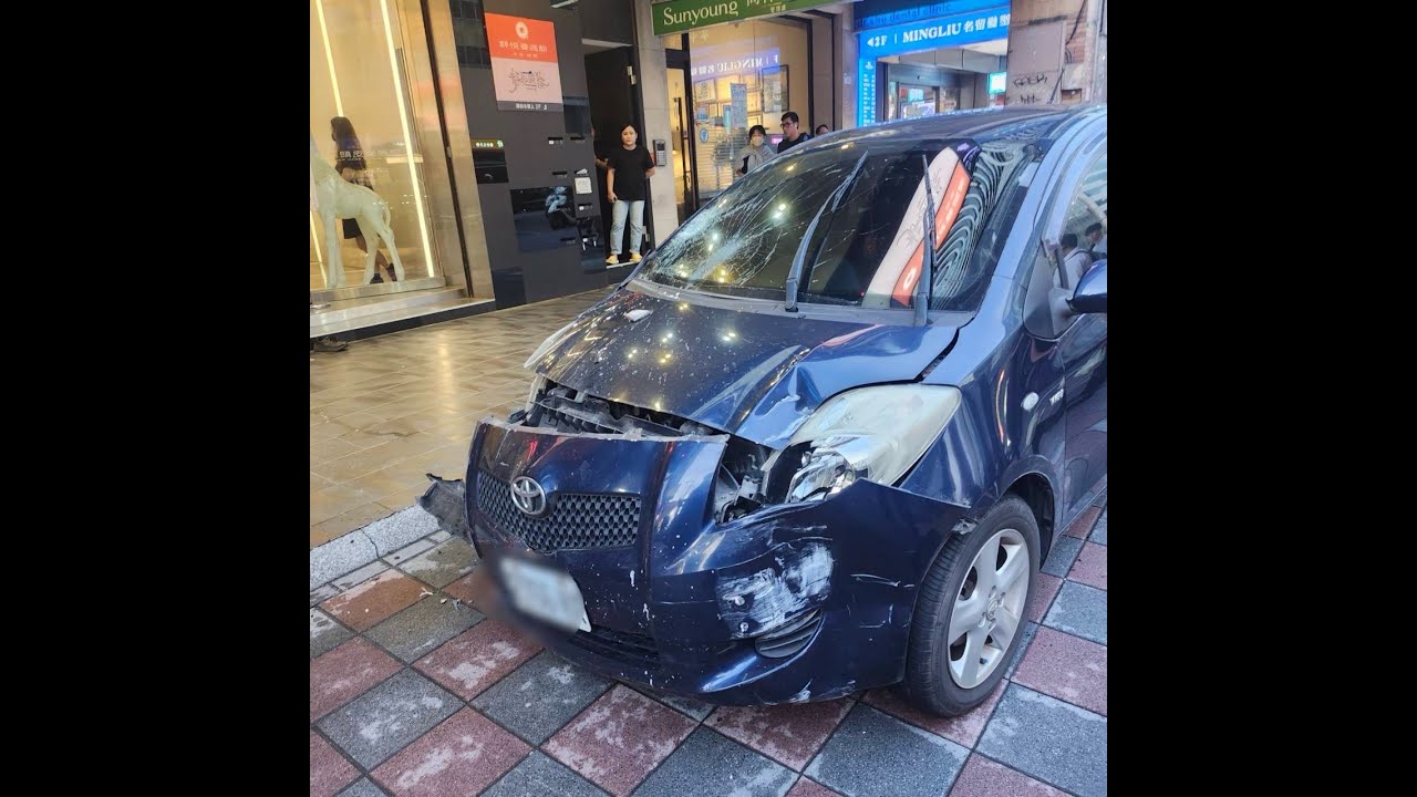 快訊案情影像曝光／北市小巨蛋汽車撞上人行道釀1死2傷　駕駛頭暈肇禍