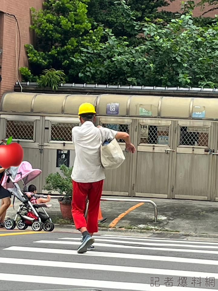 Ubike 紅褲男