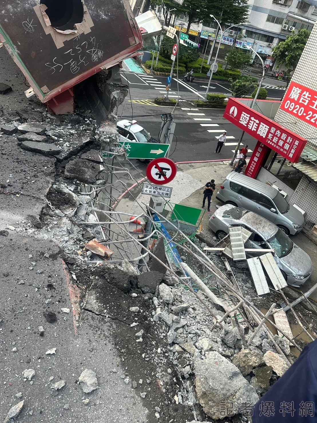 台一高架三重段被拖板車掉落鋼材 砸破洞、鋼板擊中轎車