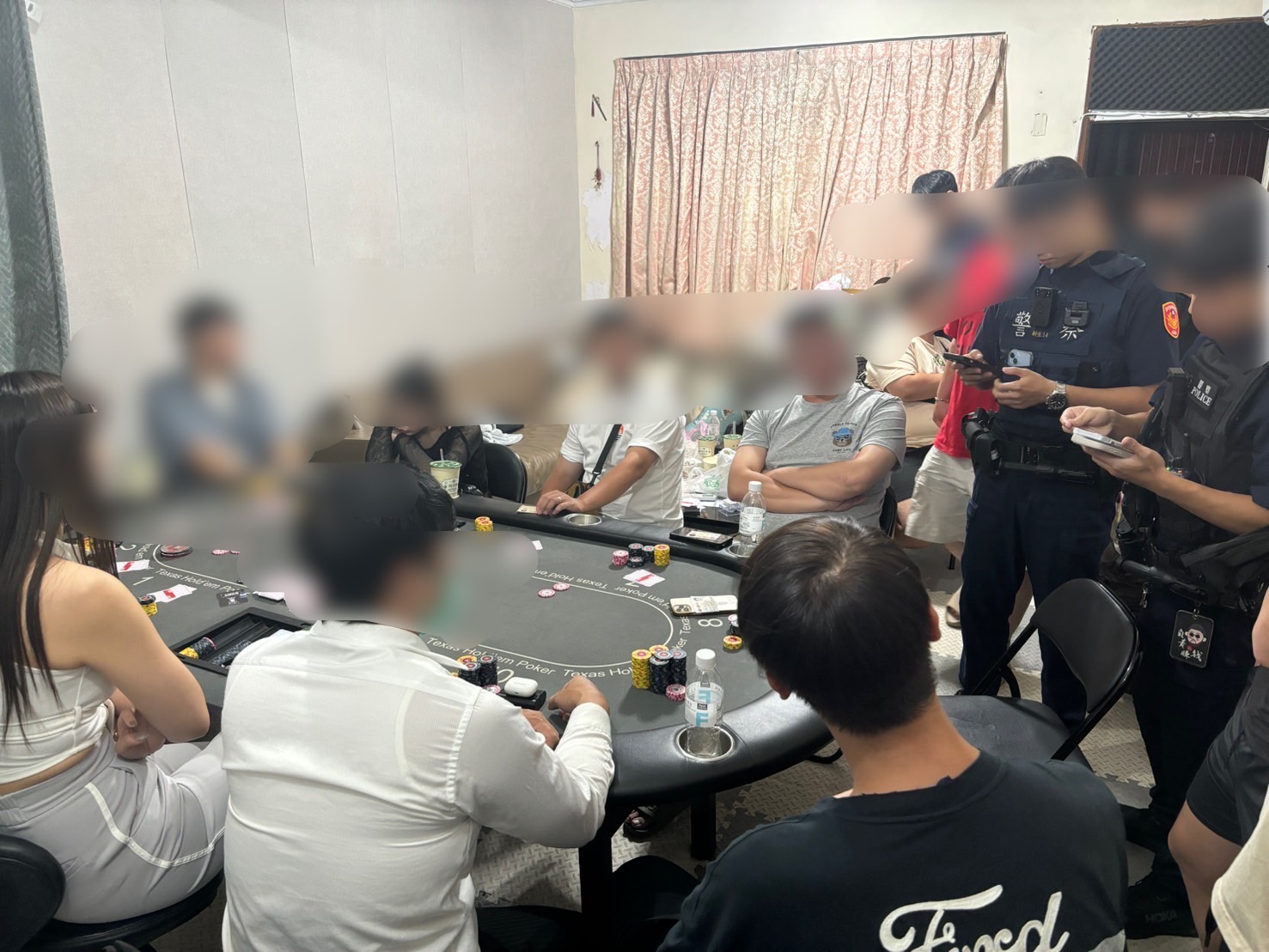 ▲台北市32歲沈姓男子向友人租貸大安區信義路三段老公寓經營德州撲克賭場遭警方破獲。（翻攝畫面）