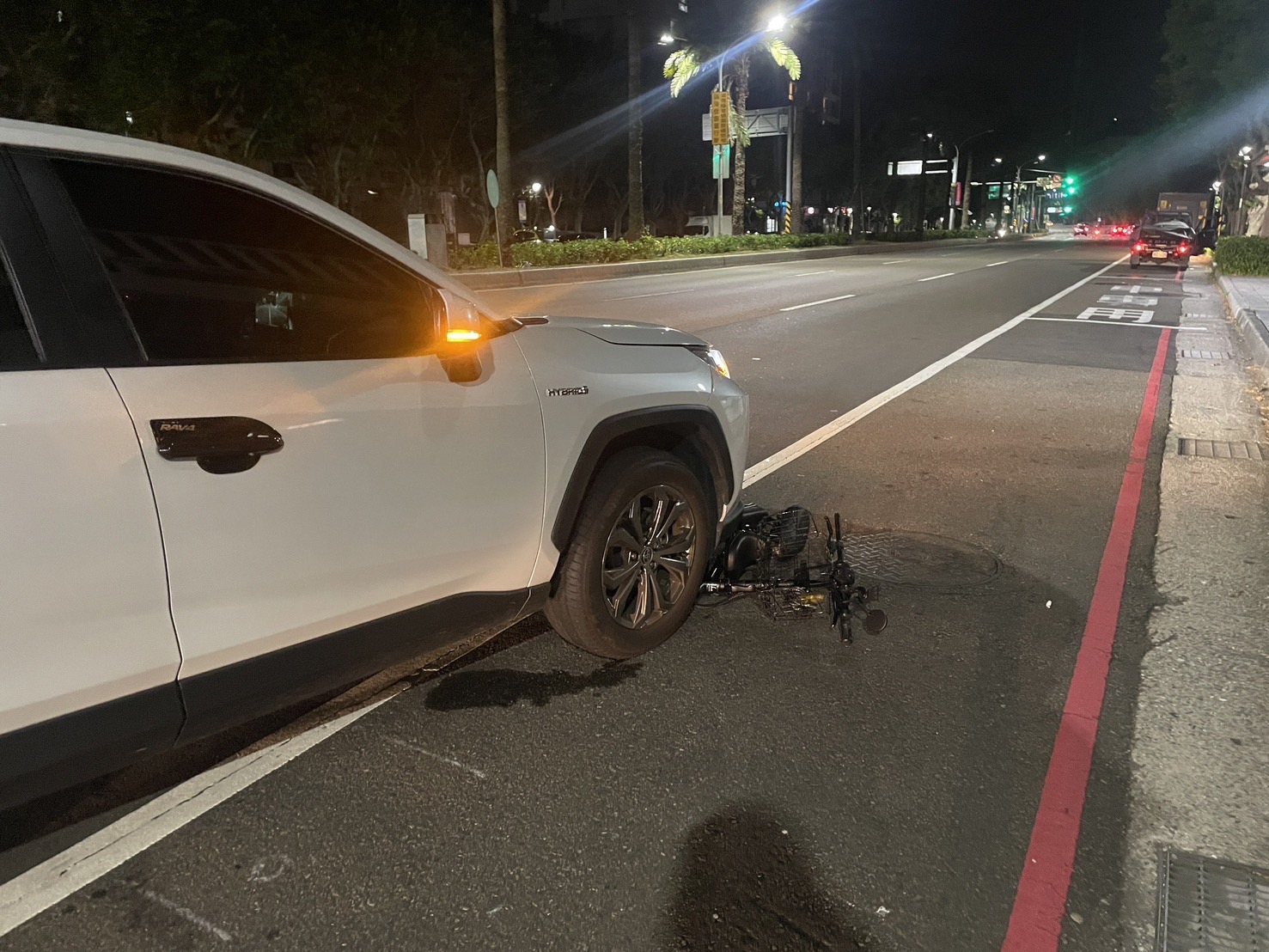 網紅「默森夫妻」丈夫安森騎腳踏車遭左轉車狠撞住進加護病房　妻子默默說明最新狀況