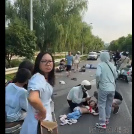 影／又是「獻忠事件」？中國武漢休旅車撞飛過馬路小學生