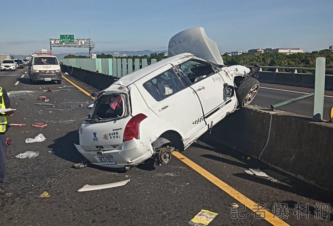 更新警說法/自小客國道三號長治路段爆胎失控自撞 駕駛昏迷 乘客手部骨折雙雙送醫