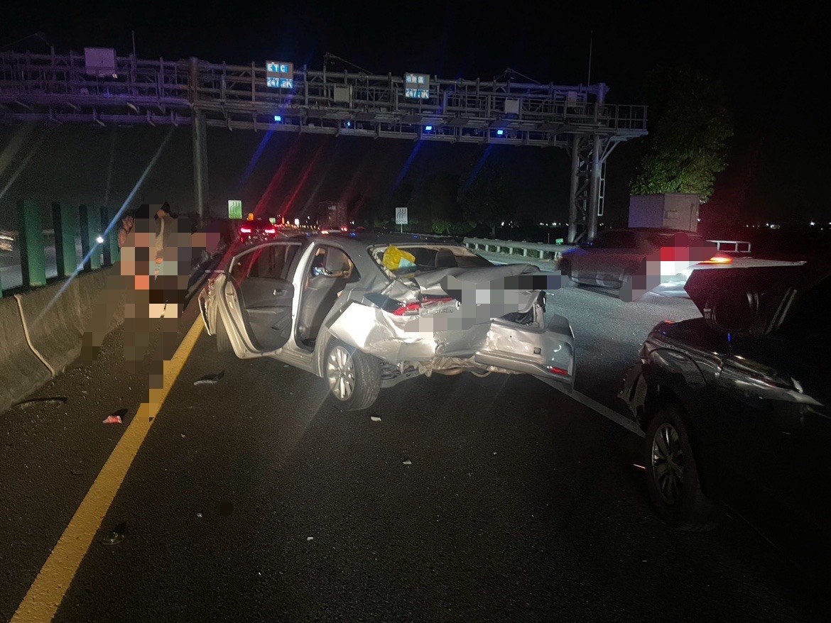 （有片）國道1號4車追撞1車肇逃！  1人受輕傷