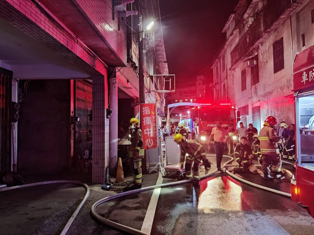 中秋前夕傳悲劇！新竹芎林民宅火警1人喪命　1名消防隊員身體不適就醫