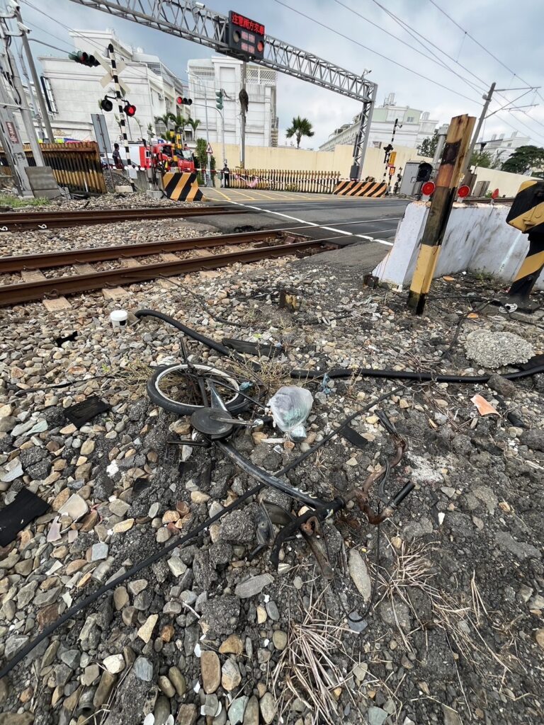 雲林平交道事故！　婦人騎腳踏車欲穿越遭自強號擦撞死亡