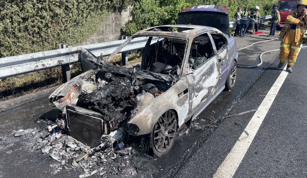 國道3火燒車！駕駛乘客急逃生　起火自小客車慘況曝光