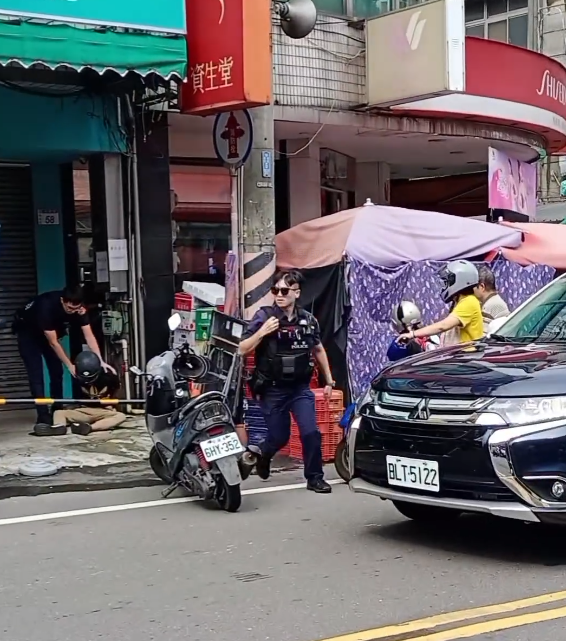 （有片）勇警壓制逮捕通緝犯民眾全都錄　網友驚呼：「好帥」