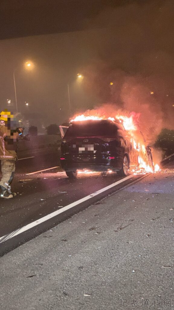 國道1號追撞事故!轎車火燒車駕駛受輕傷 大貨車涉肇逃