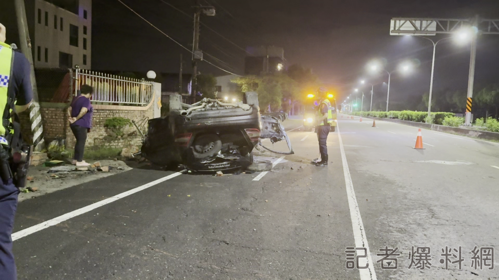 ▲柳營離奇自撞，車子迅速燃燒，駕駛卡車內來不及逃生（圖／記者王俊勝 拍攝）