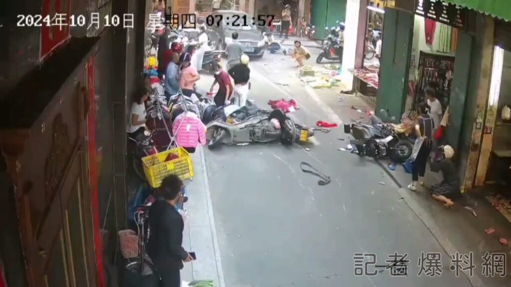 影/倒車爆衝撞7人7車!69歲阿伯操作不當影片瘋傳 陸警回應了 5 翻攝自微博