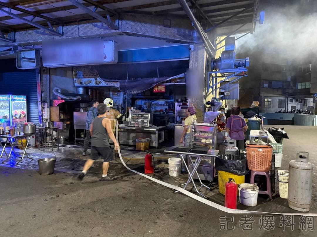 ▲警消出水進行撲滅。（圖／民眾提供）