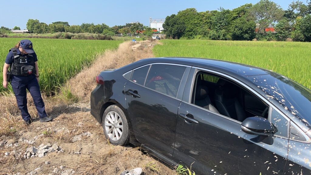 賊星該敗！　駕贓車掉田裡警方人贓俱獲