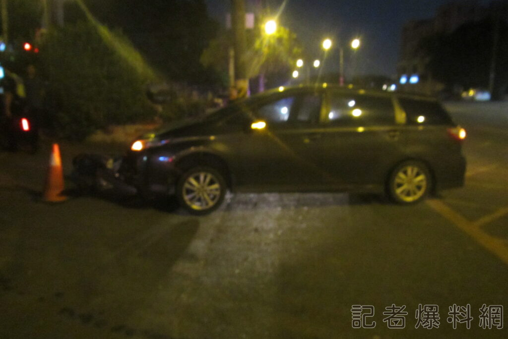 影/台中休旅車與機車碰撞 女騎士倒地骨折送醫