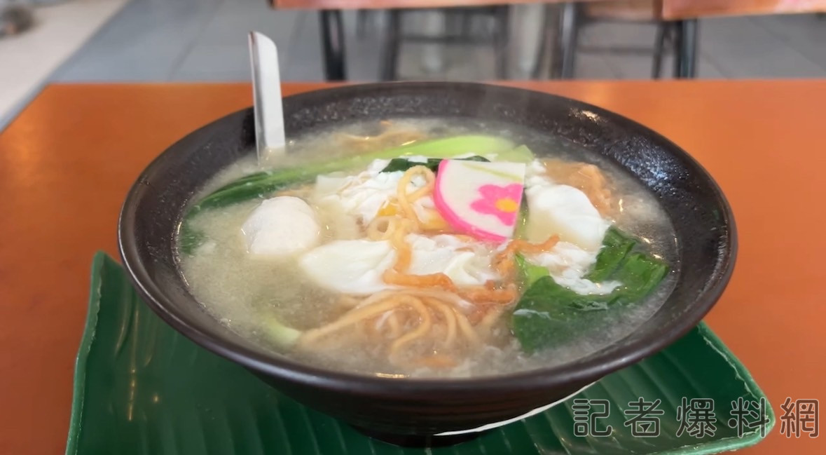 ▲台南南區這家木瓜牛奶店賣的鍋燒麵一碗只要45元。（圖／記者金東天翻攝）