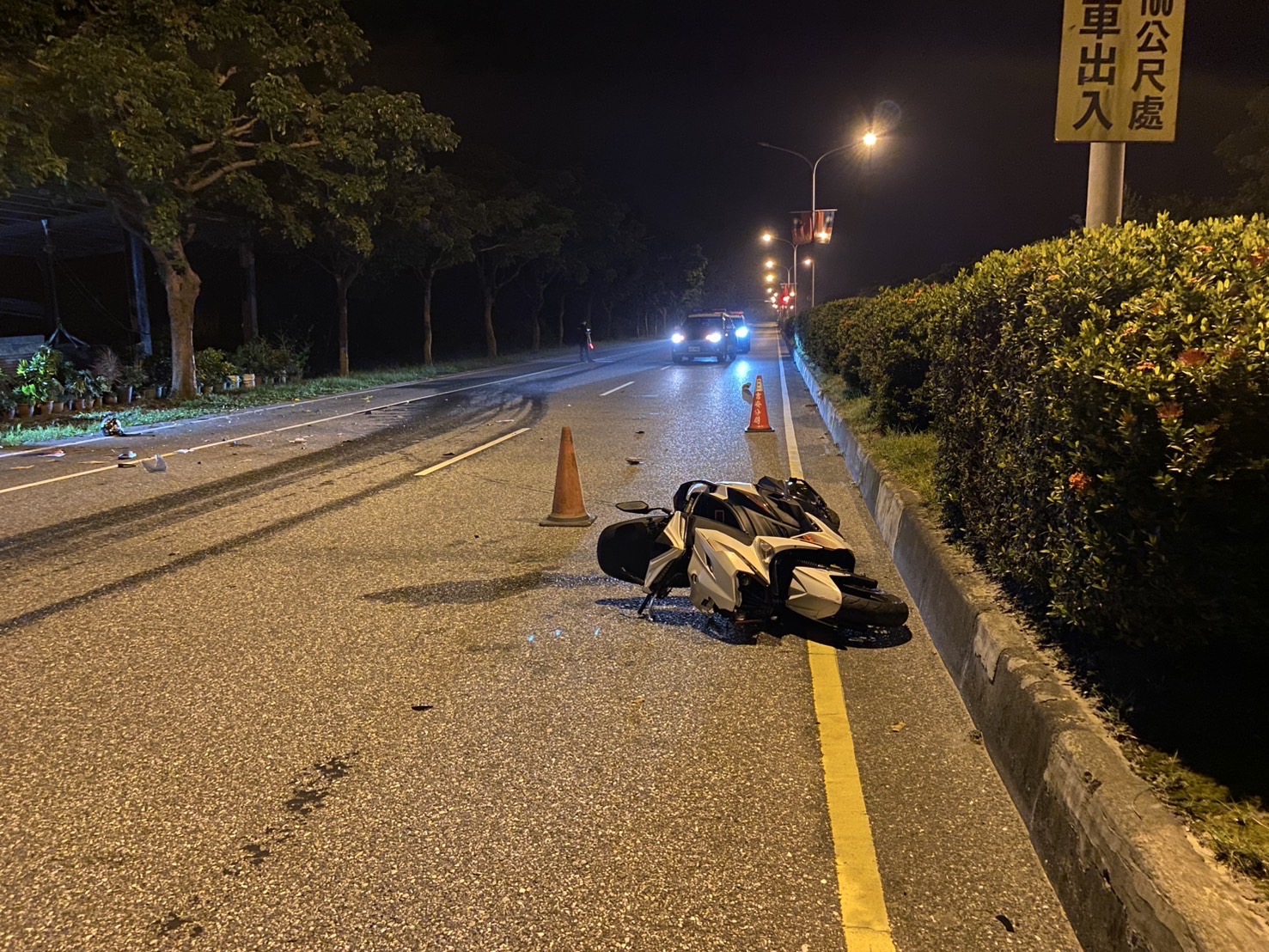 更新／（有片）又傳大學生死亡車禍！　東華大學兩學生騎機車撞路樹一死一傷