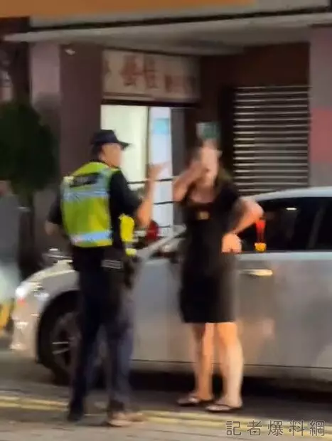 影/氣噗噗!台南女開賓士遭警攔車取締 下車當街咆哮嗆警