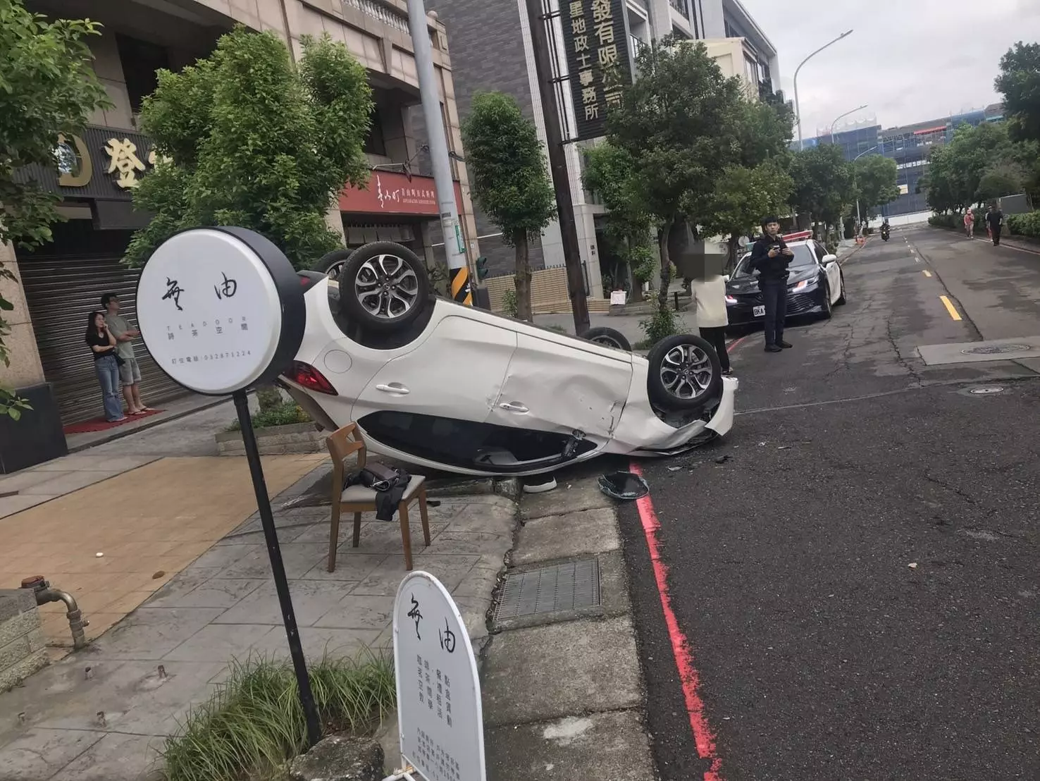 ▲桃園市大園區大智路，今（29）日8時許發生1起交通事故。（翻攝畫面）