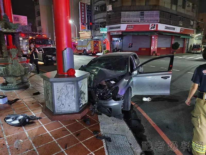 台南自小客衝廟宇撞柱！車頭全爛　駕駛命危被救回