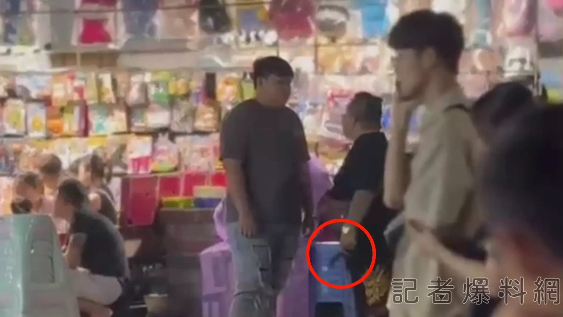 ▲花園夜市2男子吵架，1男亮刀恐嚇（圖／翻攝自 threads）