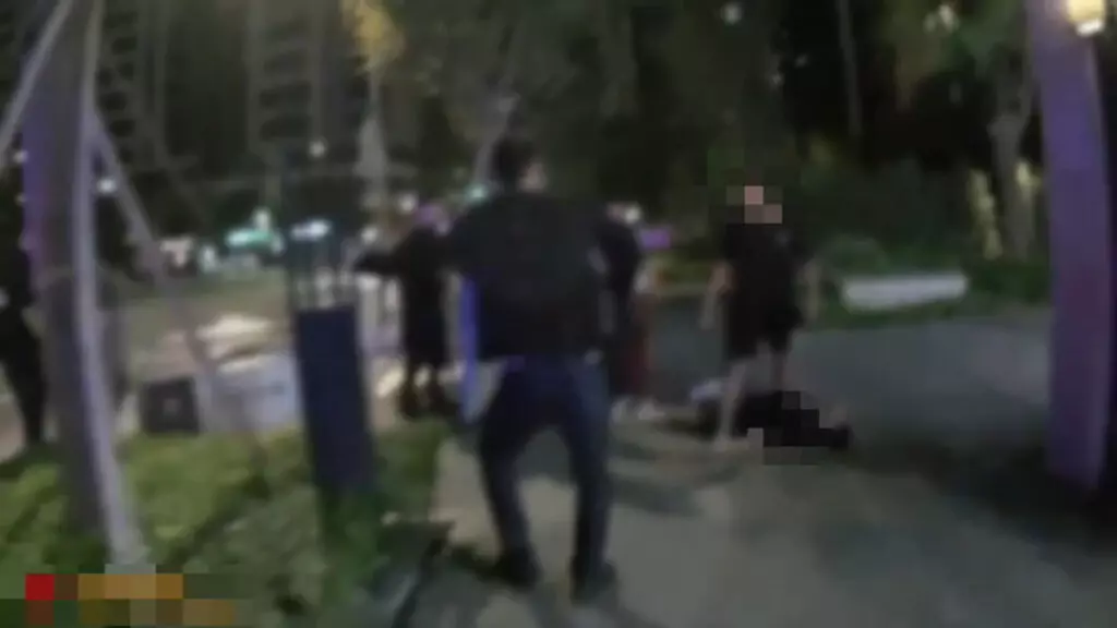 ▲新北市板橋區1處社區，昨（3）日2時傳有住戶酒後鬧事互毆。（翻攝畫面）