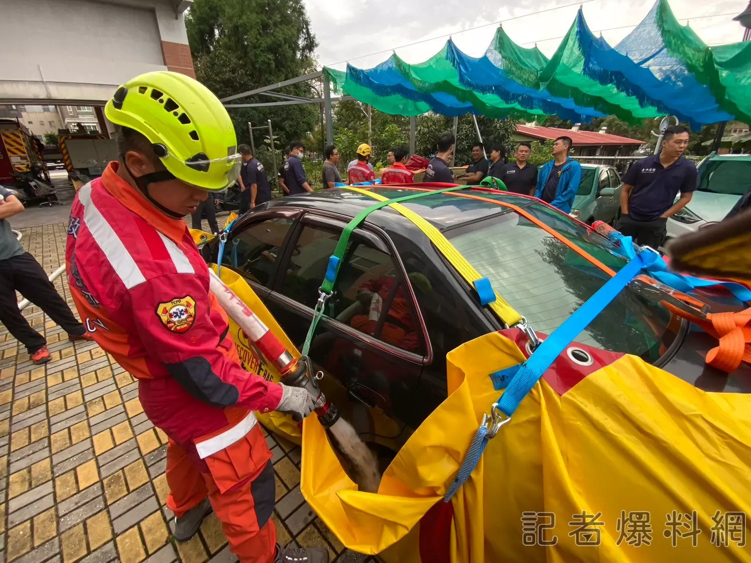 電動車火災搶救新利器 中市消防率先引進E-BAG