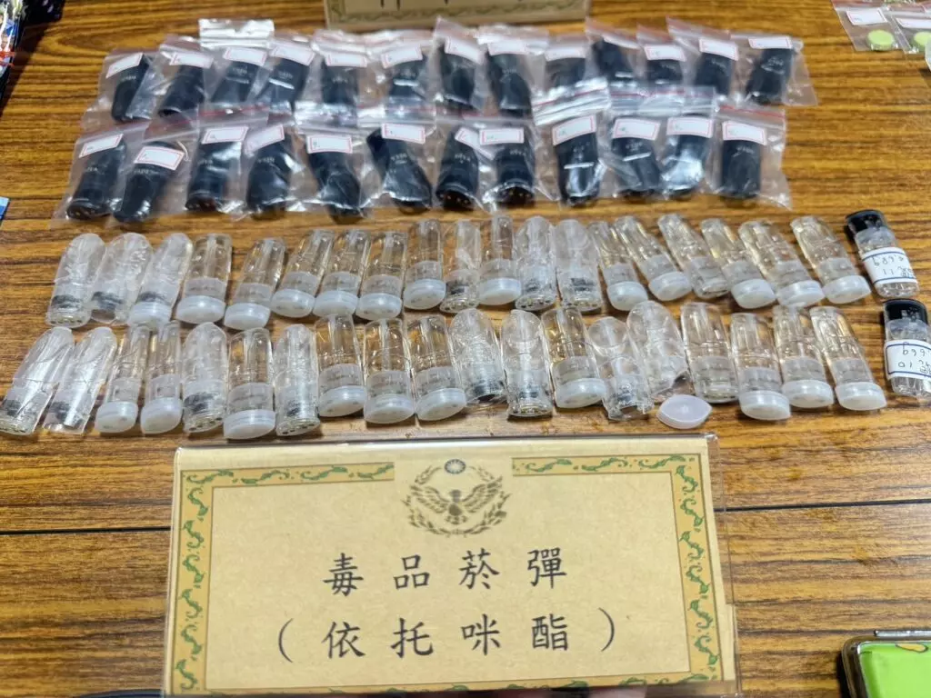 (有片)霧峰分查獲喪煙彈分裝 獲行政院長表揚 10 2024 12 04 881180 | 社會 社會 記者爆料網|新聞