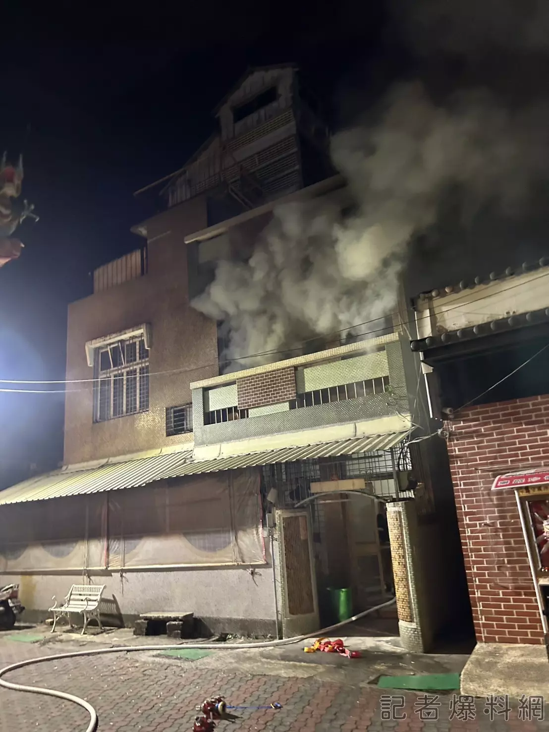 ▲安平老街旁民宅火警，燃燒2樓雜物約4平方公尺（圖／民眾提供）