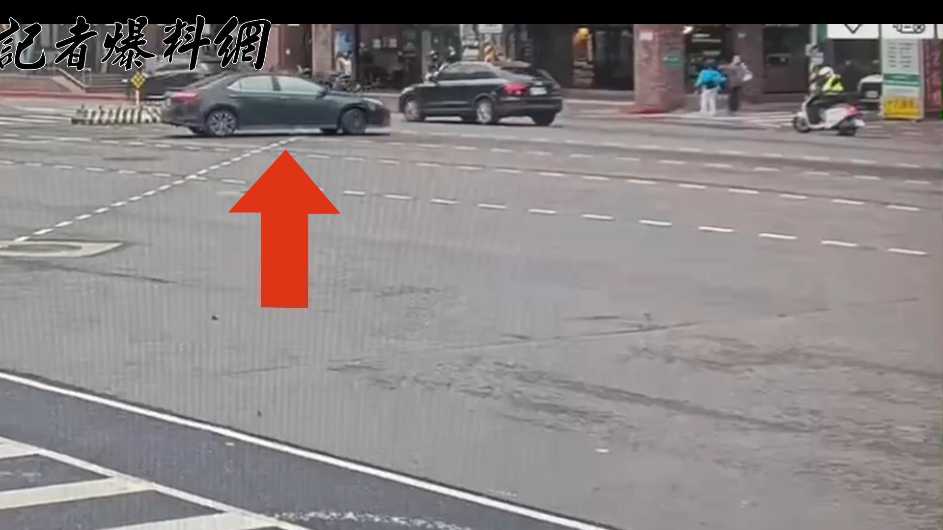 ▲台北市陳姓男子開車當警面違規迴轉遭攔停盤查。(翻攝畫面)